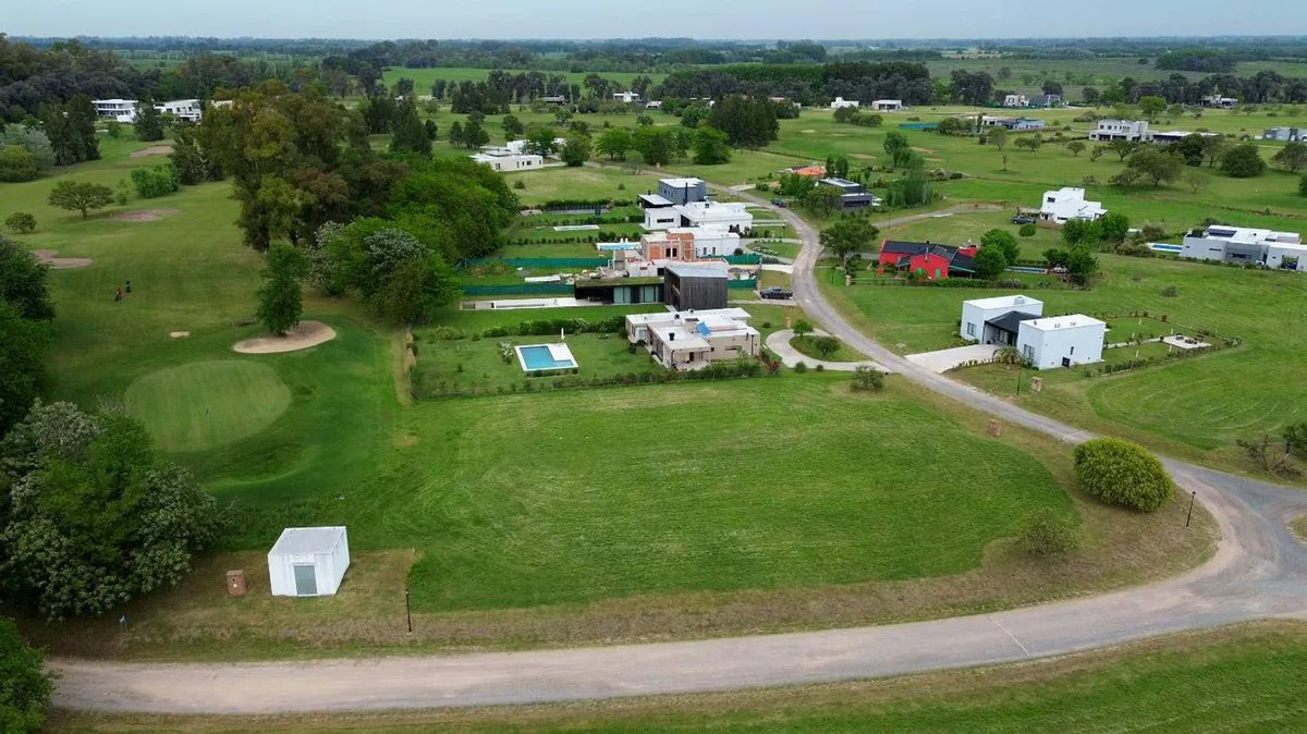 VENTA LOTE INT PILAR Bo MEDAL GOLF 1323M2 FINANCIA foto 2