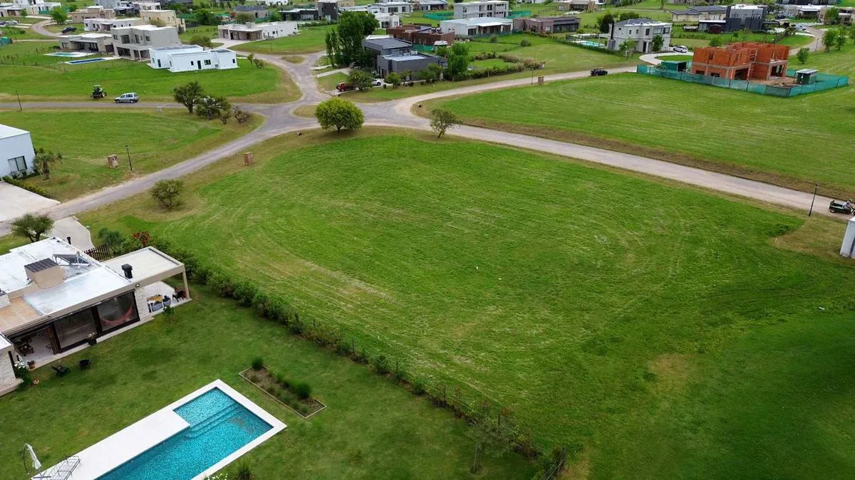 VENTA LOTE INT PILAR Bo MEDAL GOLF 1323M2 FINANCIA foto 4