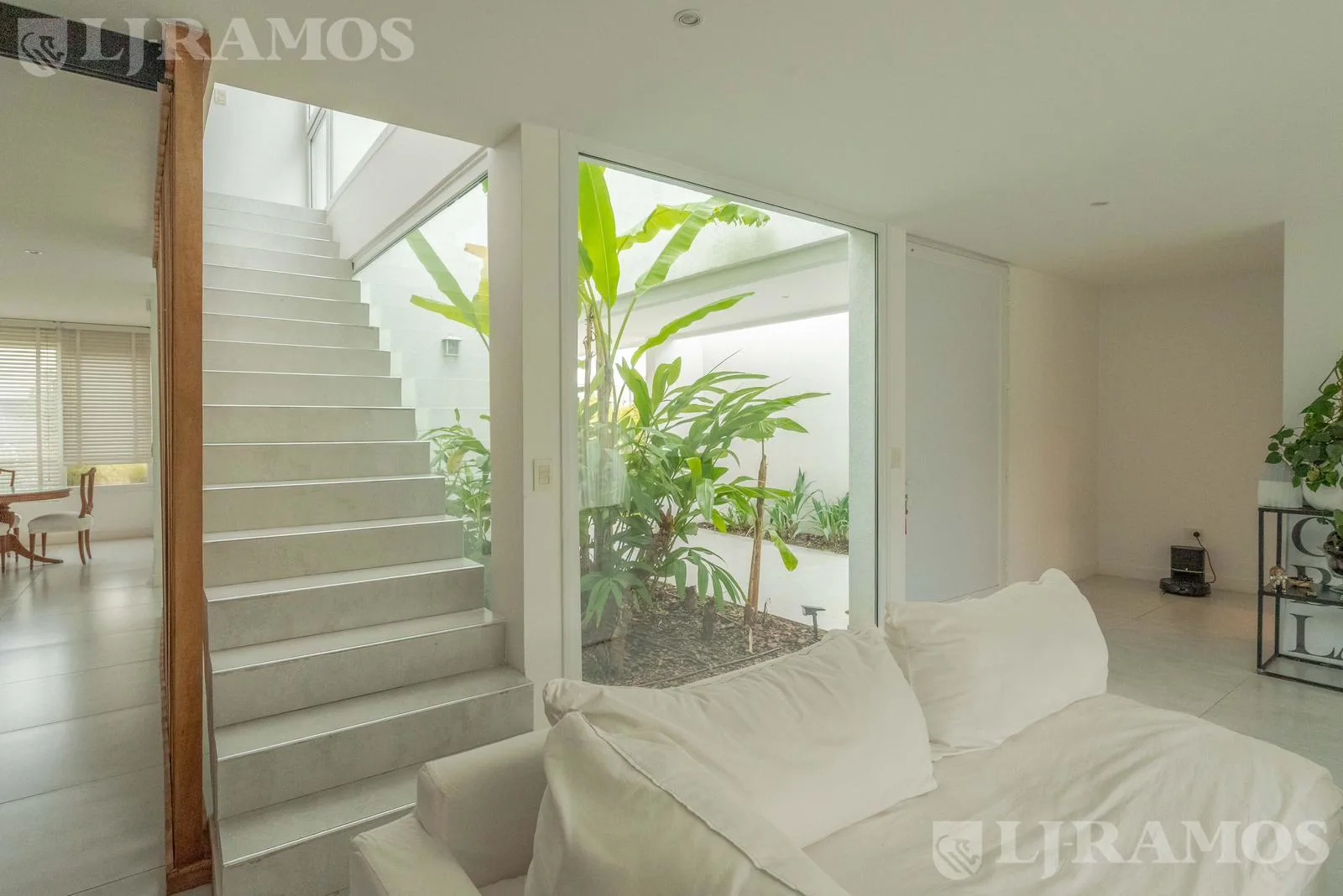 Casa Venta 4 dormitorios  LOS CASTAÑOS lote interno foto 4