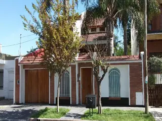 CHALET MUY AMPLIO Y DE EXCELENTE CONSTRUCCION EN PARQUE QUIRNO foto 1