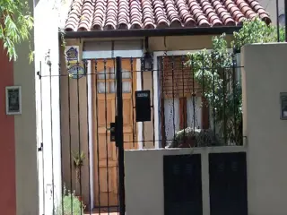 CHALET MUY AMPLIO Y DE EXCELENTE CONSTRUCCION EN PARQUE QUIRNO foto 2