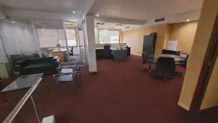 Venta Oficina Comercial de 700 mts más 13 cocheras fijas foto 4