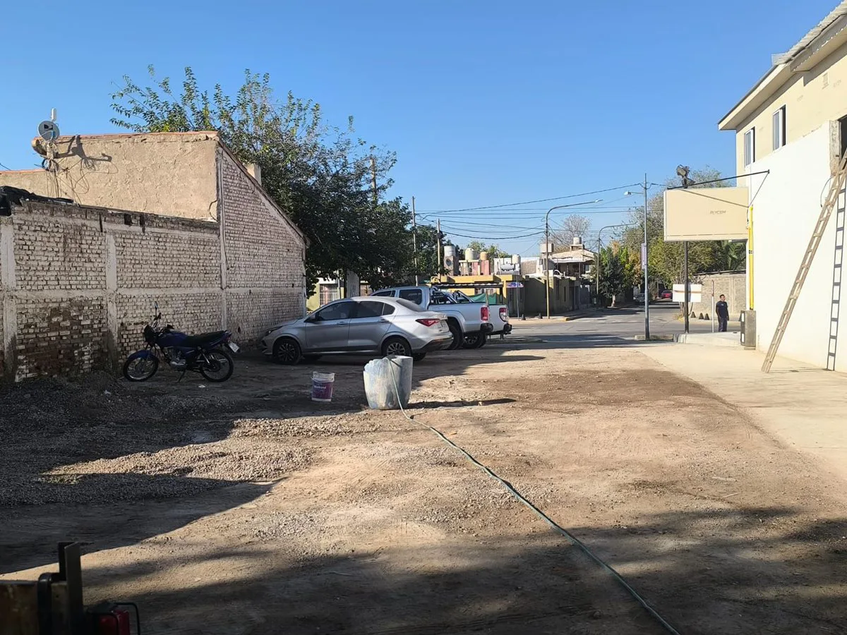 Remax Vende lote Mathus Hoyos metros rotonda avion foto 4
