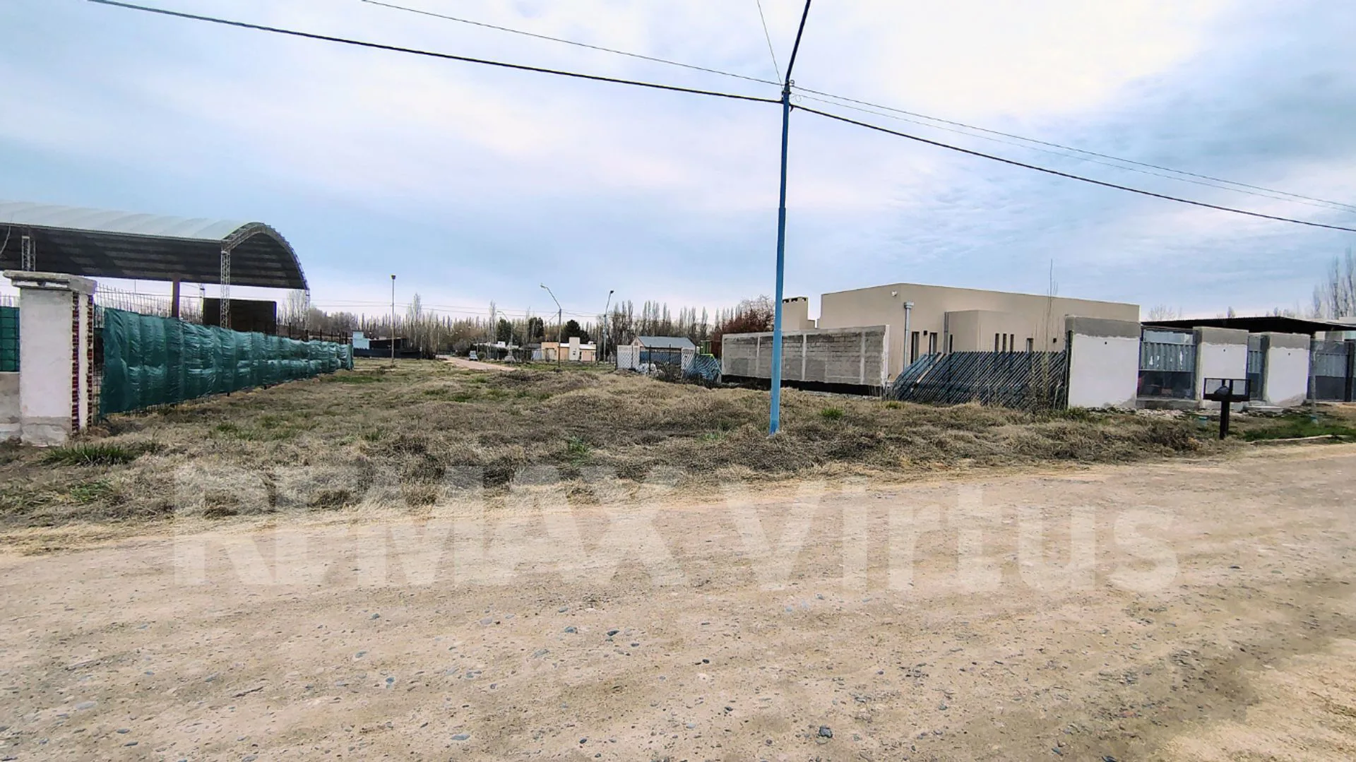 Lote de 800 m2 en barrio Vista Barda  General Roca foto 2
