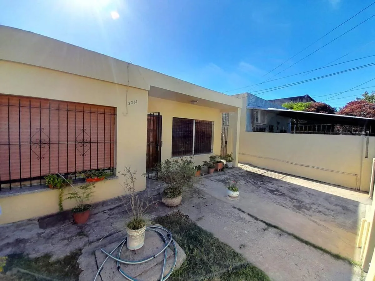 VENTA CASA 3 AMB EN MONTE CHINGOLO APTO CREDITO foto 2