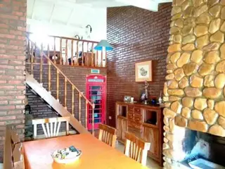 Gran Casa de 4 dormitorios y dos baños, patio y pileta de lona , a 6 cuadras del mar y 9 de la peatonal, en monte hermoso foto 5