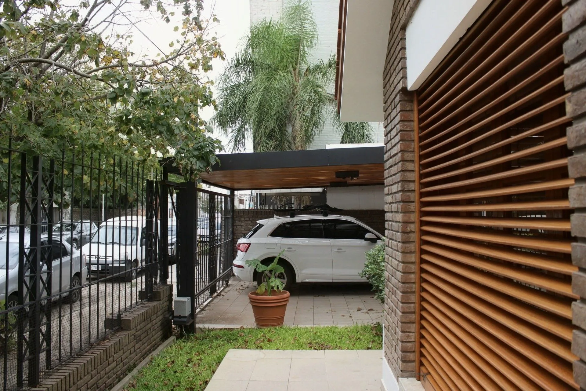 CASA EN VENTA 3 DORMI SAN LORENZO + PATIO Y PILETA foto 2