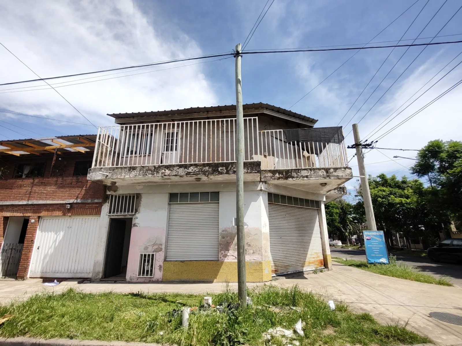 Venta PH 4 ambientes con 2 locales en Villa Luzuriaga foto 2