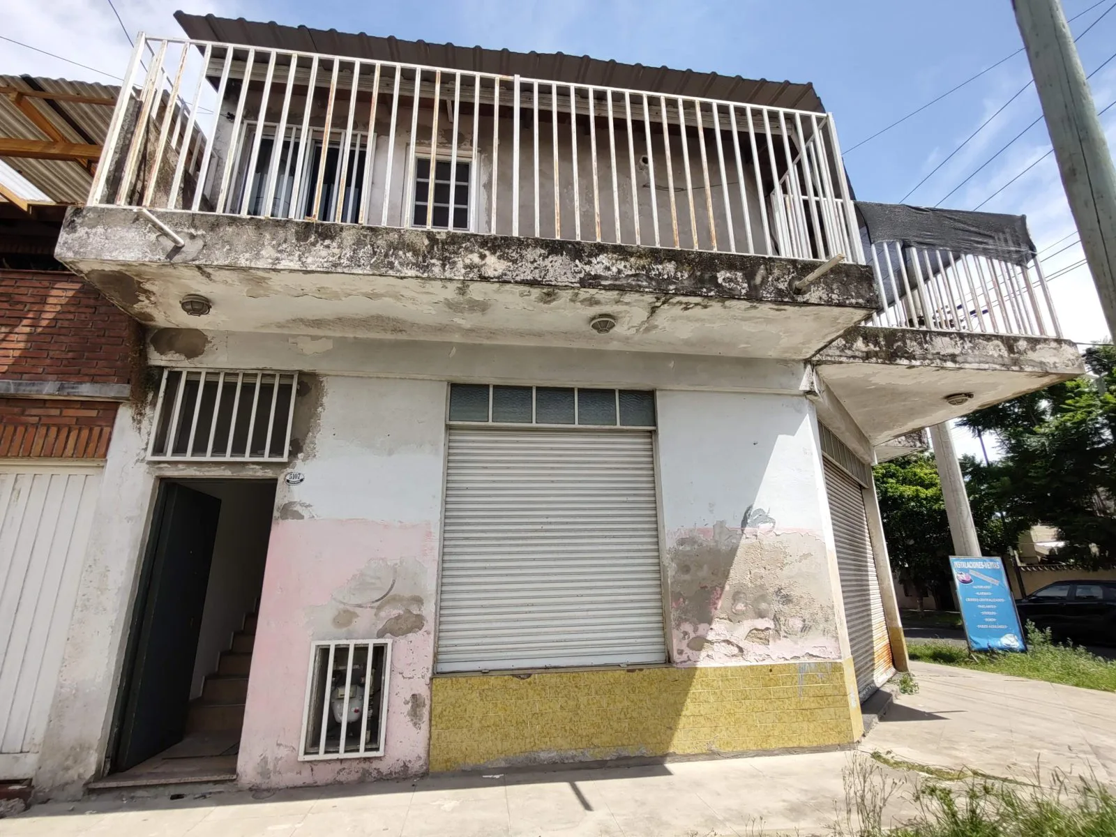 Venta PH 4 ambientes con 2 locales en Villa Luzuriaga foto 3