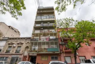 Departamento Tres ambientes en Alquiler,$850.000.-, Maza al 1.500 Muy Luminoso. foto 2