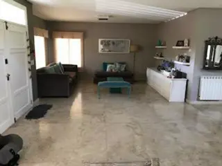 EXCELENTE PROPIEDAD EN ZONA EXCLUSIVA DE BANFIELD OESTE. foto 1