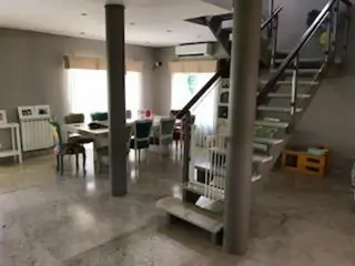 EXCELENTE PROPIEDAD EN ZONA EXCLUSIVA DE BANFIELD OESTE. foto 3