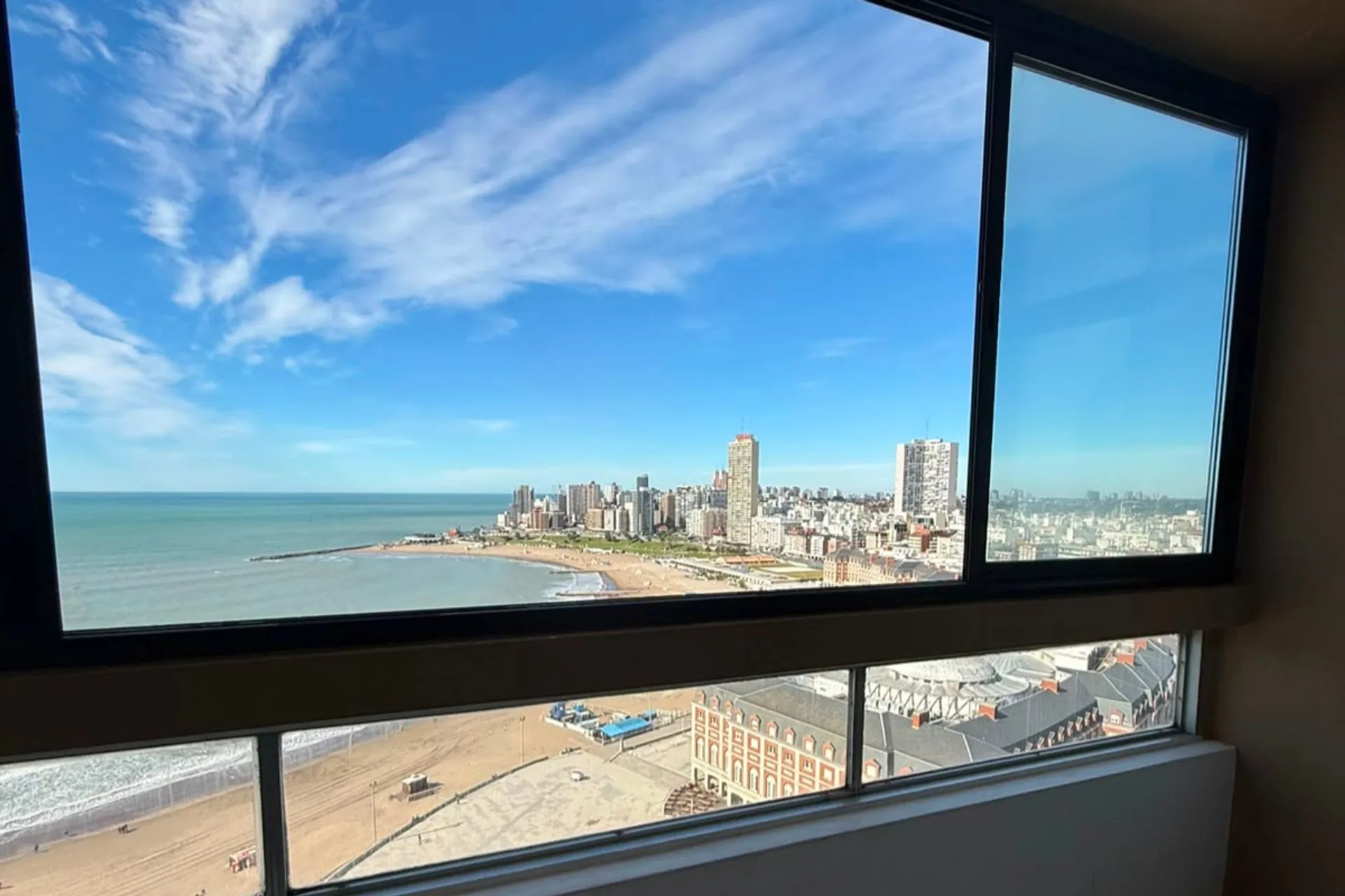Venta Dpto 4 Amb Balcón Cochera Frente al Mar foto 2