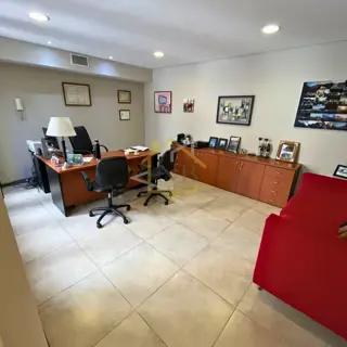 EXCELENTE OFICINA EN VENTA ZONA MACROCENTRO foto 5