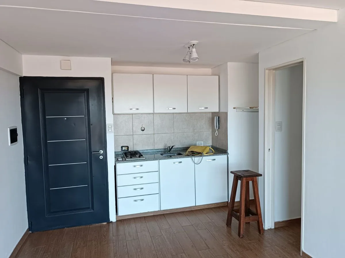 DEPARTAMENTO CON COCHERA EN VENTA EN ZONA CENTRO foto 2