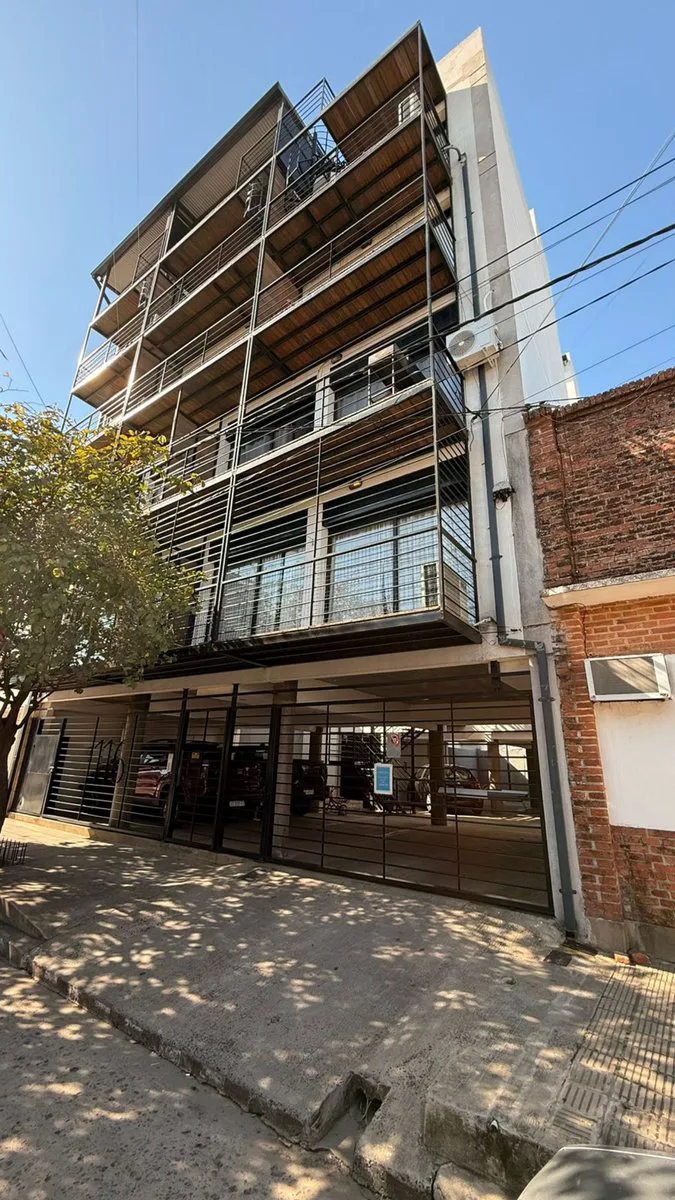 DEPARTAMENTO CON COCHERA EN VENTA EN ZONA CENTRO foto 3