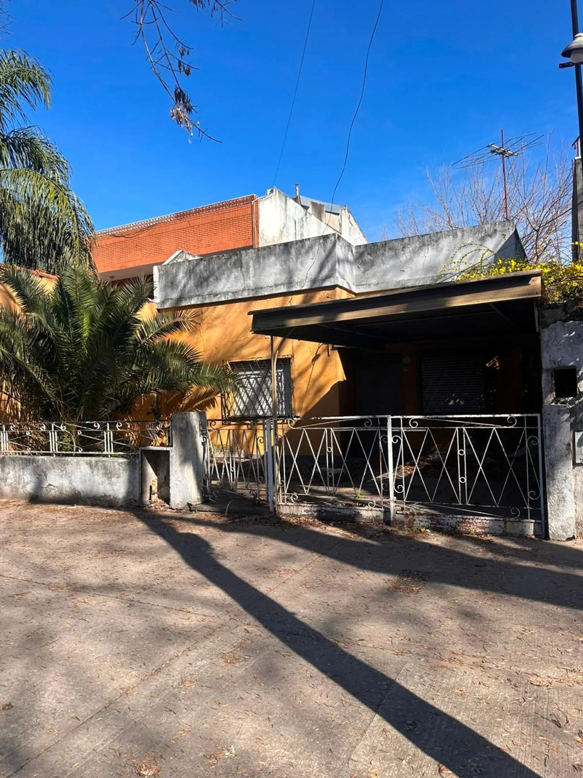VENTA CASA 3 AMB VILLA RIACHUELO A REFACCIONAR