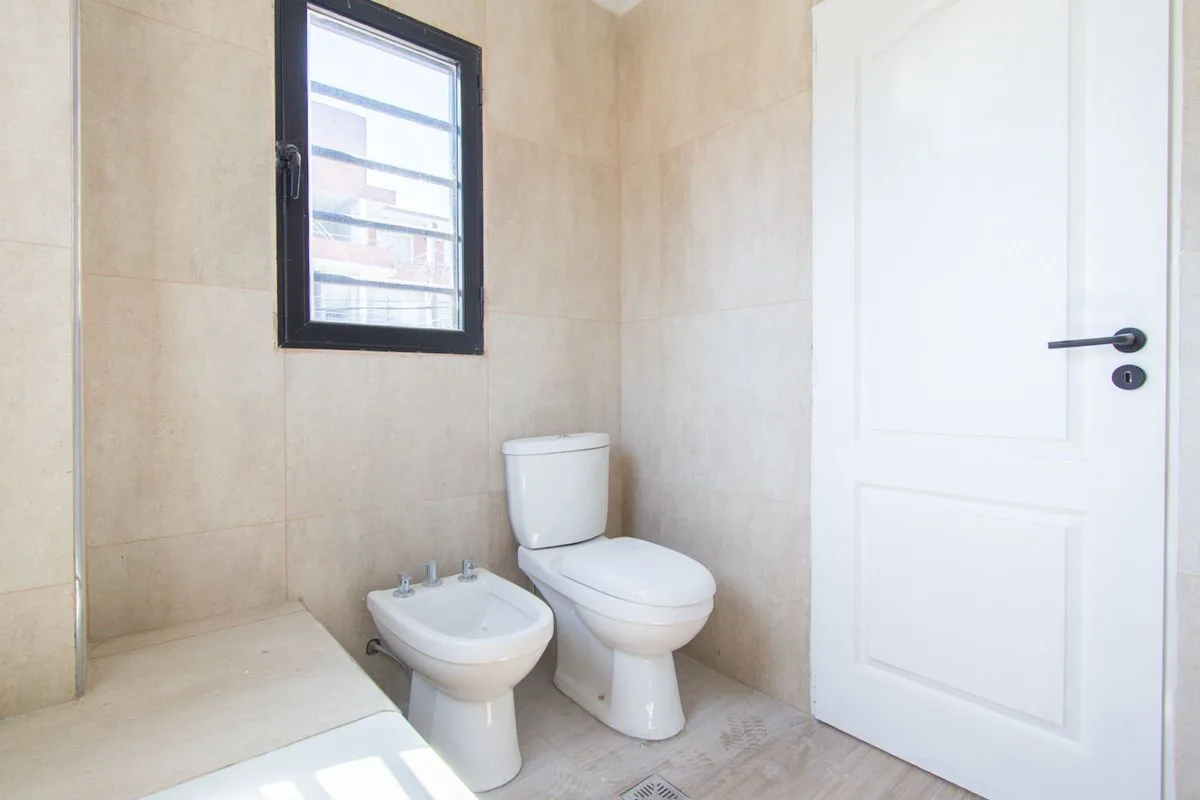 CASA PH VENTA MORON 4 AMBIENTES PERMUTA FINANCIA foto 5