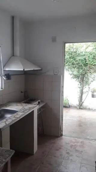 EXCELENTE PROPIEDAD MULTIFAMILIAR, CON ENTRADA DE AUTO Y FONDO LIBRE foto 4
