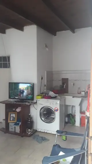 EXCELENTE PROPIEDAD MULTIFAMILIAR, CON ENTRADA DE AUTO Y FONDO LIBRE foto 5