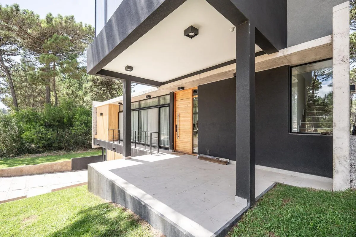 VENTA CASA 5 AMBIENTES BARRIO PIONEROS PINAMAR foto 3
