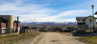 EXCELENTE PROPIEDAD CON HERMOSA VISTA A LOS CERROS Y LAGO foto 2