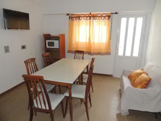 DEPARTAMENTO EN PLANTA BAJA A UNA CUADRA DEL MAR Y DOS DE LA PEATONAL EN MONTE HERMOSO foto 1