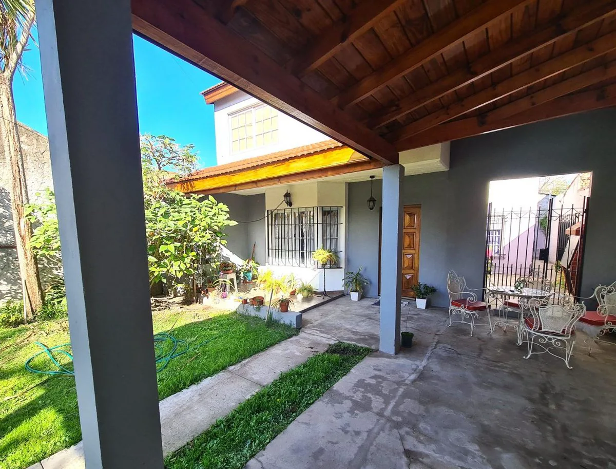 CASA CHALET CON TERRENO PROPIO Y DEPTO EN P.ALTA foto 3
