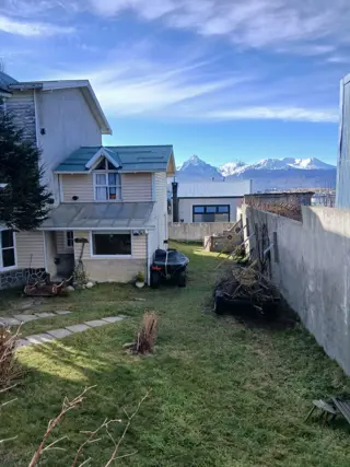 casa con gran patio a la venta en ushuaia foto 3