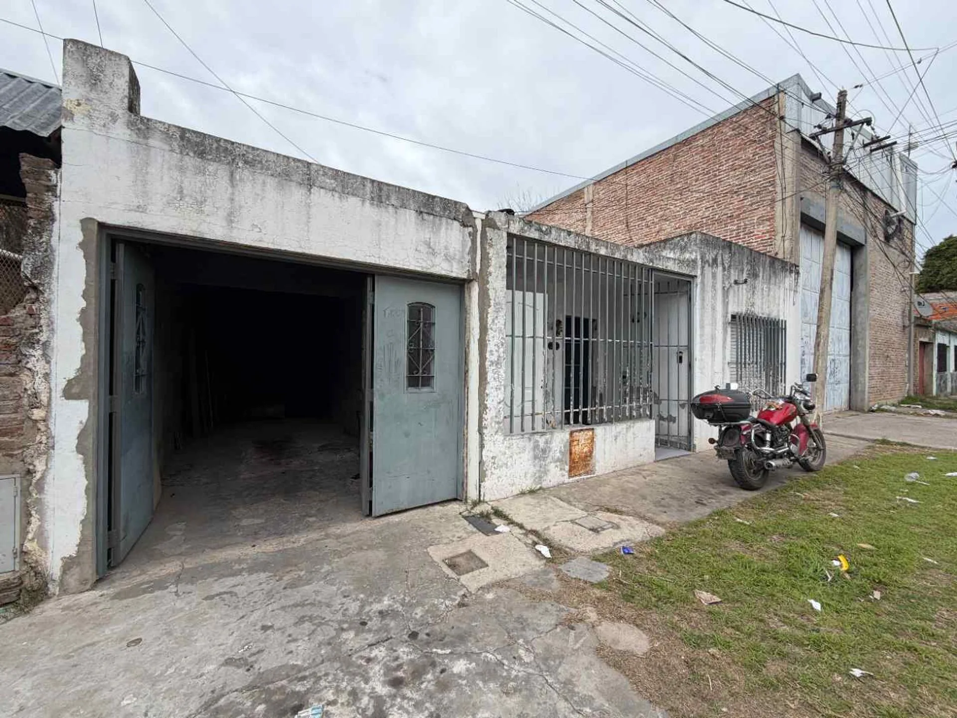 VENTA CASA 3 DORMITORIOS CON COHERA Y PATIO foto 3