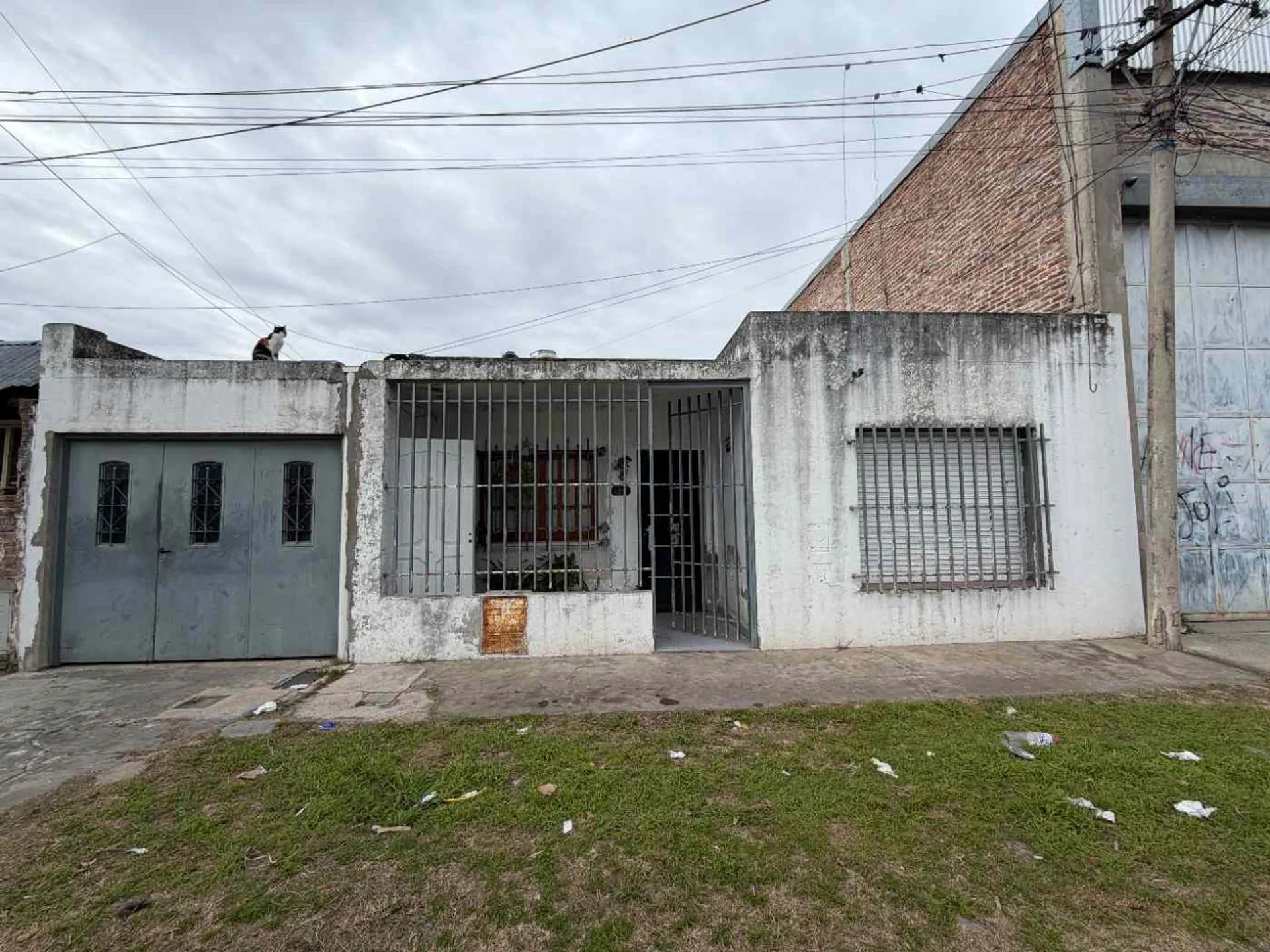 VENTA CASA 3 DORMITORIOS CON COHERA Y PATIO foto 4