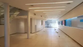 Excelente local comercial Sobre importante avenida. foto 2
