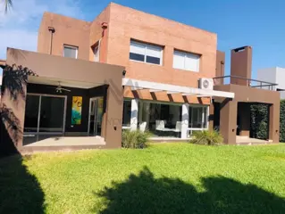 VENTA CASA APTA CRÉDITO 3 DORMITORIOS EN COUNTRY CERRO AZUL foto 1