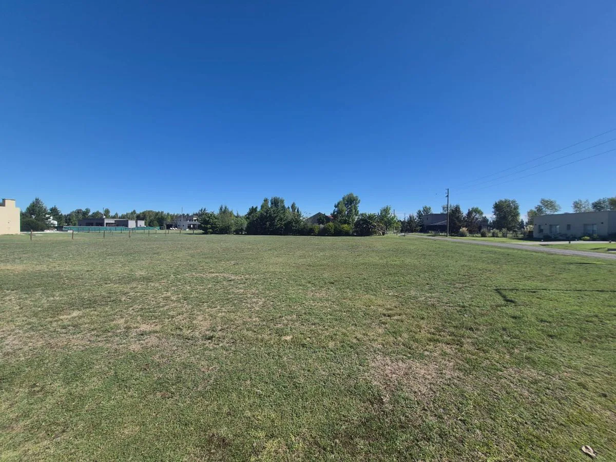GRAN LOTE 2000m2 B° FINCAS DE SAN VICENTE GOLF foto 2