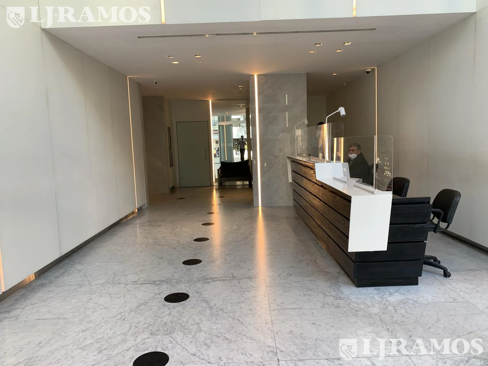 Oficina en  venta de 140 m2 en Retiro foto 2