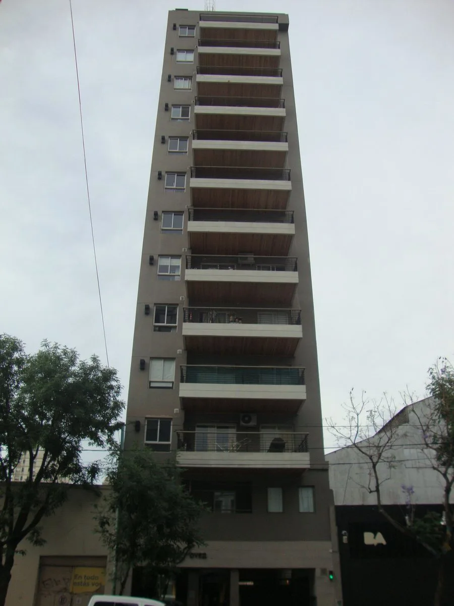 Impecable monoambiente con balcón, luz y vistas foto 2