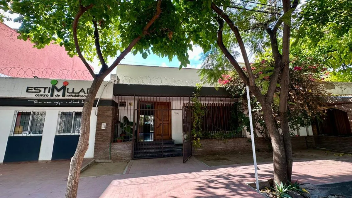 VENTA CASA DE ALTA CATEGORIA BOMBAL SUR GODOY CRUZ foto 2