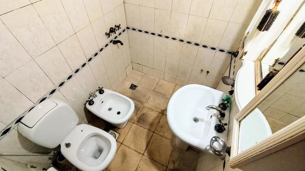 Casa en venta de 4 dormitorios con Cochera y Quincho- Roque Saenz Peña, Rosario. foto 5