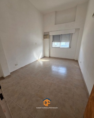 Venta De Ph 2 Ambientes, Ideal Inversión, En Centro De Billinghurst foto 2