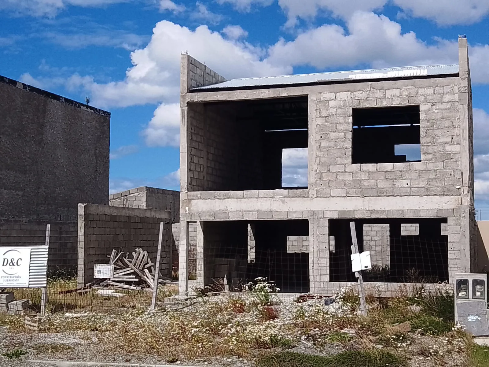 VENTA – CASA EN CONSTRUCCIÓN – BARRIO ALTOS DE LA ESTANCIA