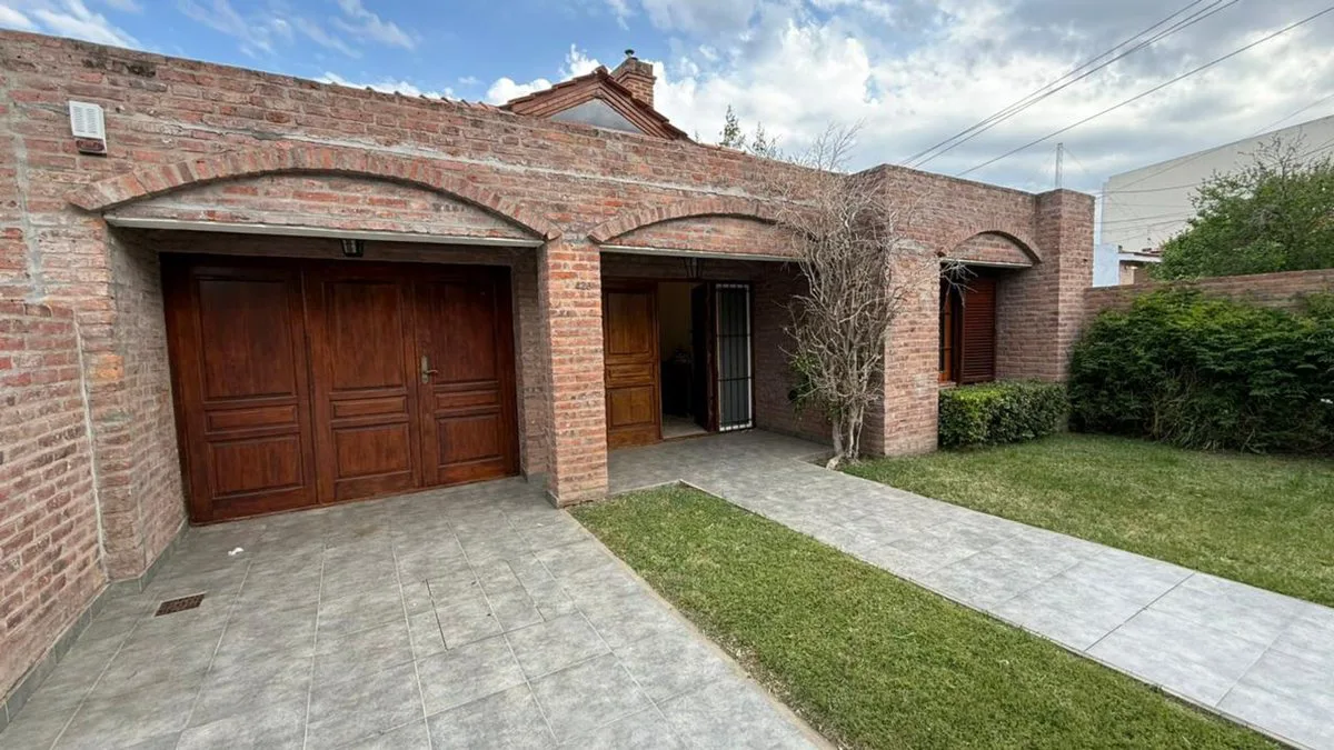 Se vende casa 2 dor+patio c/pileta, exc. ubic. foto 2