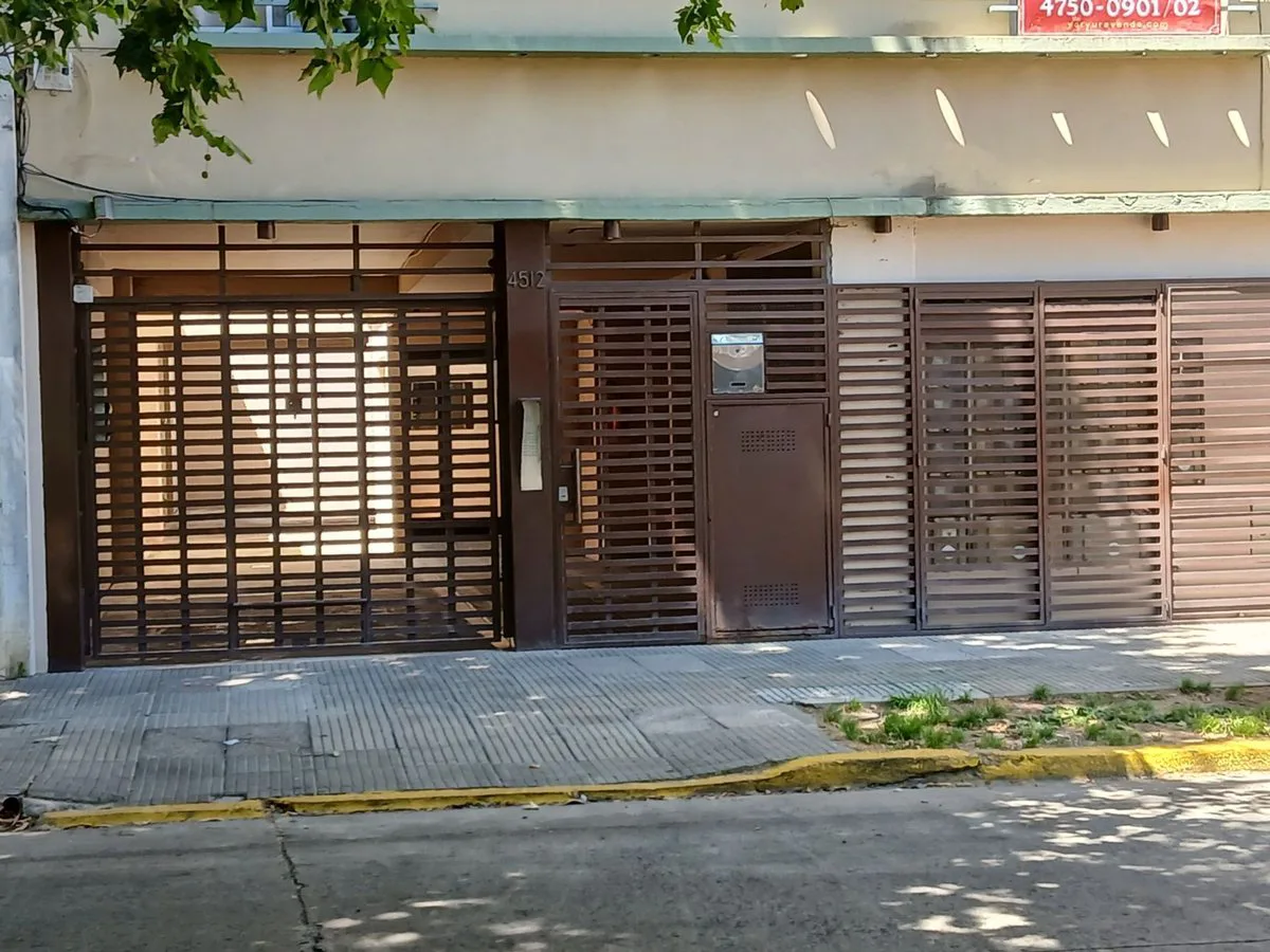 Venta  de monoambiente divisible en Caseros Norte foto 2