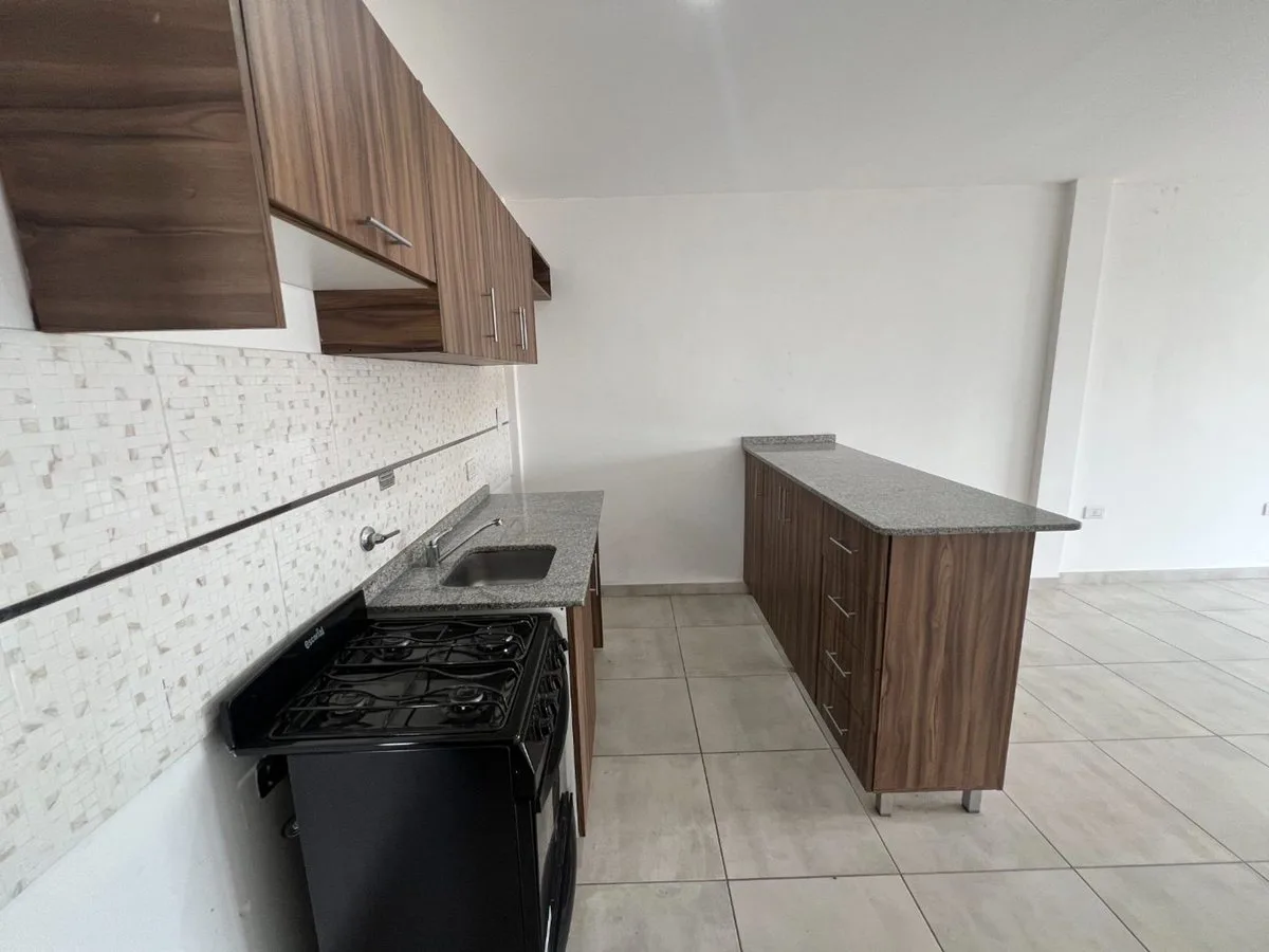 DPTO EN VENTA MONOAMBIENTE CON BALCON LANUS OESTE foto 2