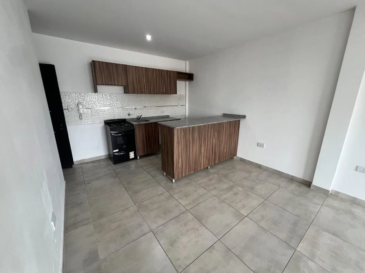 DPTO EN VENTA MONOAMBIENTE CON BALCON LANUS OESTE foto 3