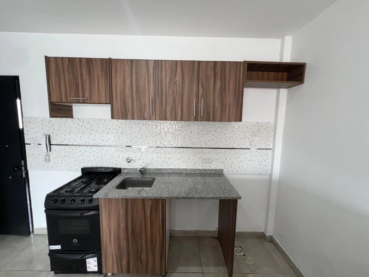 DPTO EN VENTA MONOAMBIENTE CON BALCON LANUS OESTE foto 5