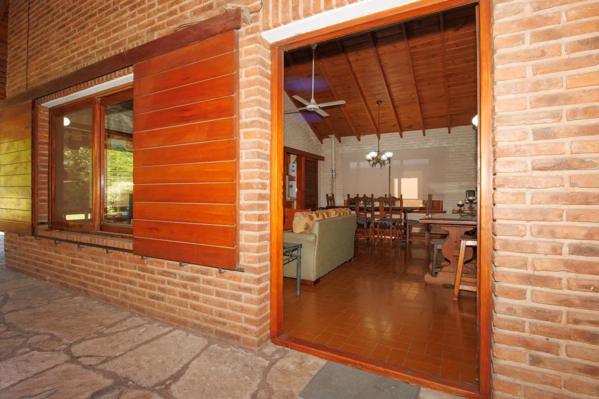 VENTA CASA 4 AMB. Maschwitz Club- Pileta-Parrilla foto 3