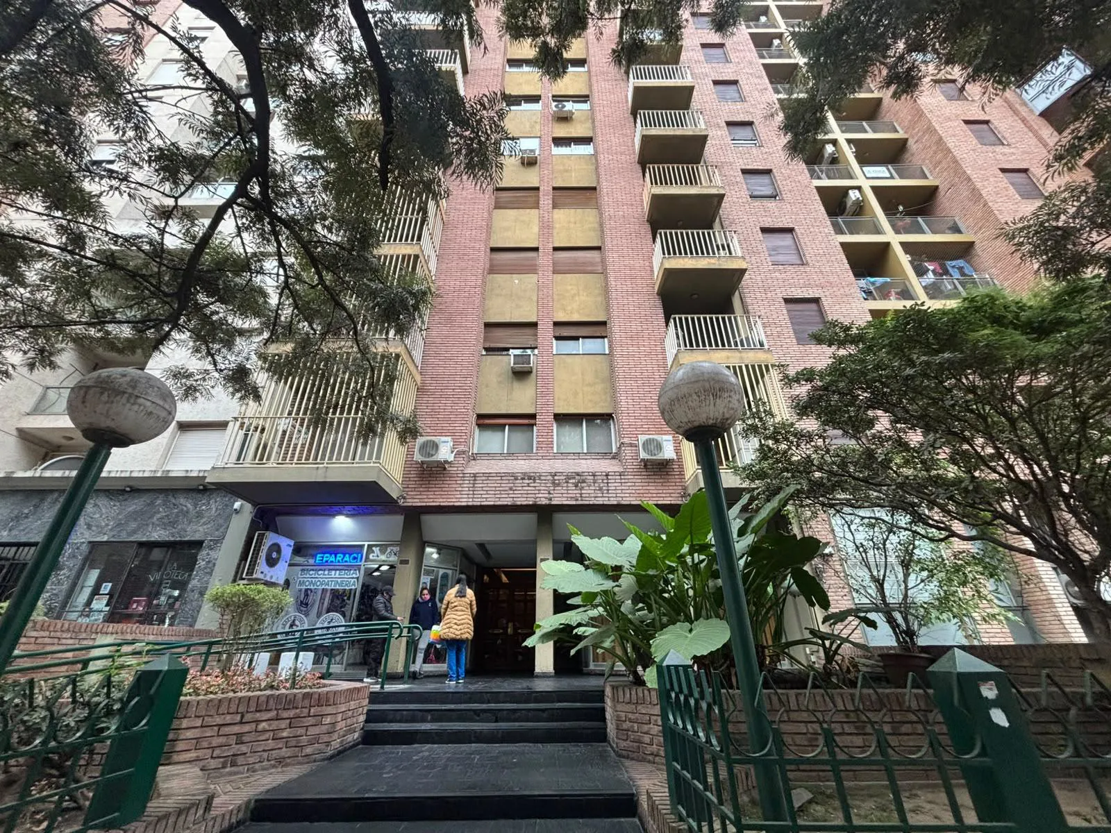 Departamento en Alquiler | 3 Dormitorios | Nueva Cordoba | 2 Balcones | Amplio | Luminoso | Lavadero foto 2