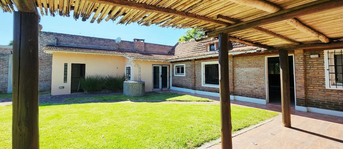 CASA QUINTA 3 AMB LOTE 1.700 m2 C/ PILETA PARRILLA foto 2