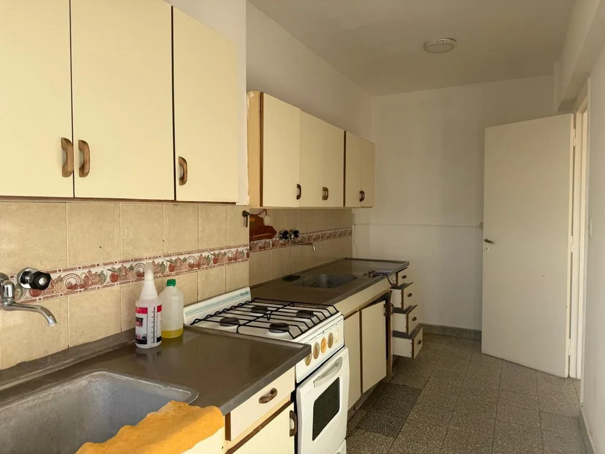 VENTA DEPTO 2 AMB AL FRENTE BALCON B. SARMIENTO foto 2