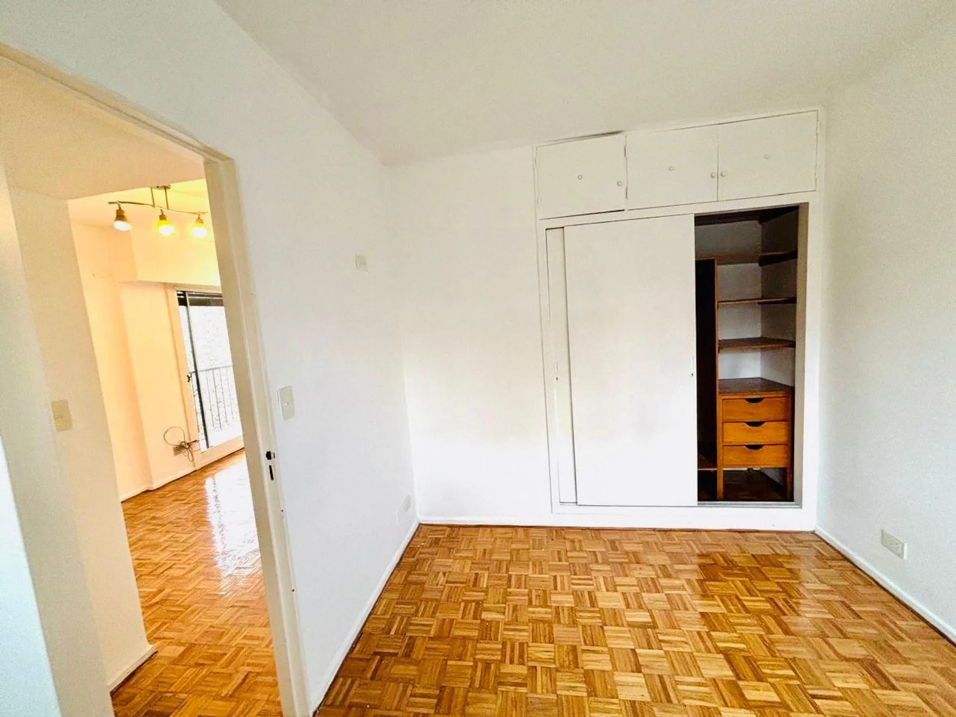 VENTA 2 AMBIENTES AL FRENTE CON BALCON foto 3